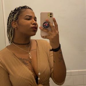 Meet your Posher, Danielle